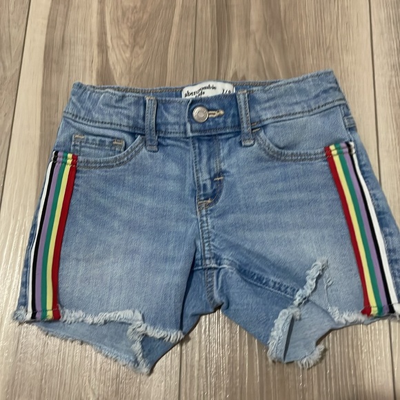 3 Pairs of Short Abercrombie Kids size 7/8 - Picture 5 of 8